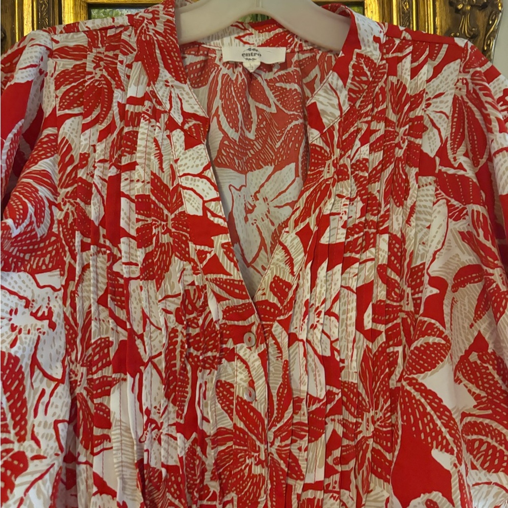 Entro Dress with Red and White Floral Pattern - Picture 4 of 8